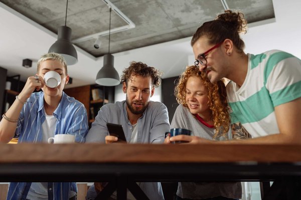 Comment créer des niveaux procéduraux cohérents pour un rogue-like cyberpunk ?